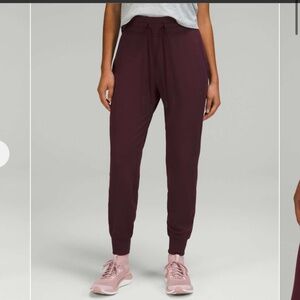 Cassis Lululemon Ready to Rulu Joggers